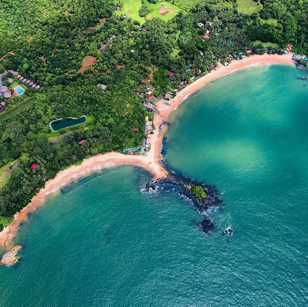 om-beach-weekend-yaari